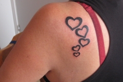 five-small-black-love-heart-tattoo-on-the-shoulder-810